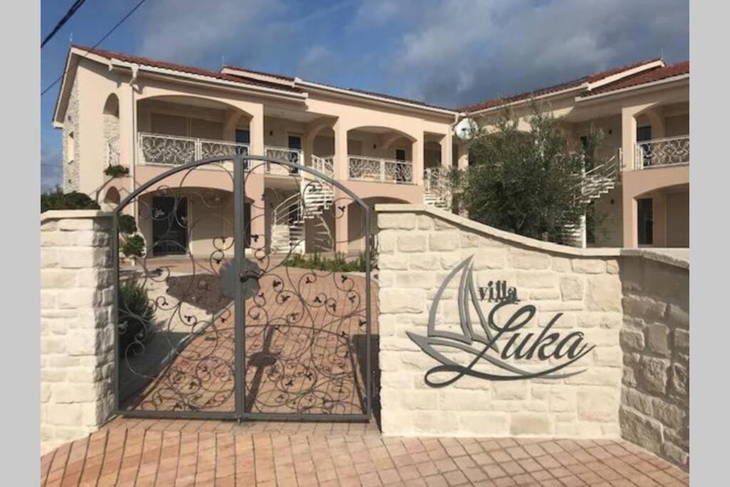 Villa Luka 로파르 외부 사진